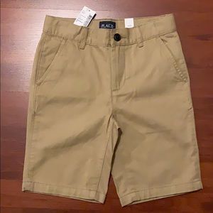 Children’s Place khaki shorts. Boys size 7. NWT.